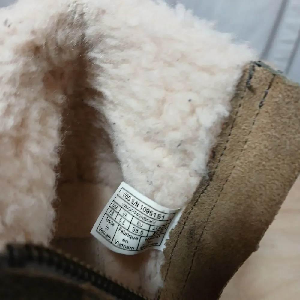 UGG Benson II Women's 7.5 Shearling Lined Brown Ankle Boots Distressed
